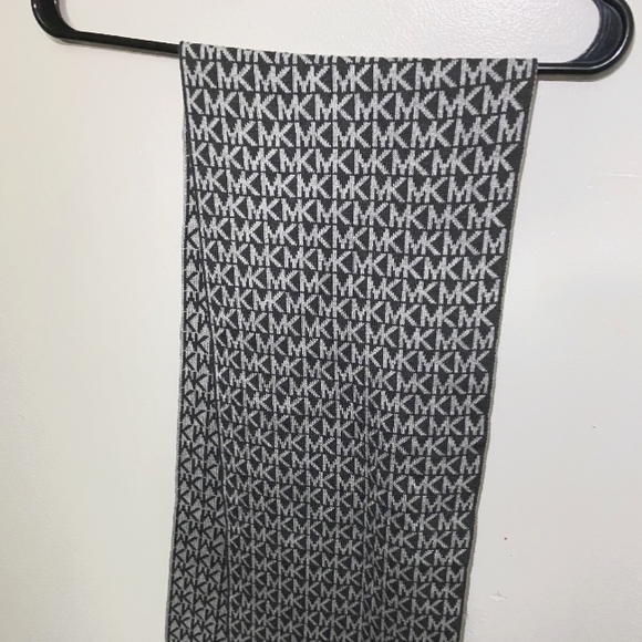 MICHAEL KORS SCARF - Picture 4 of 5